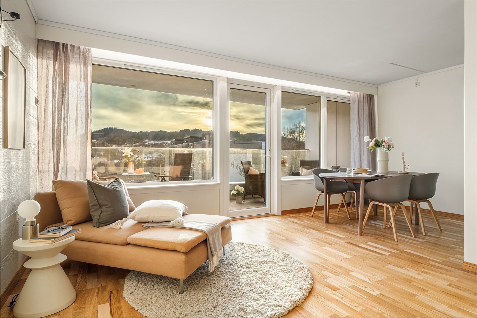 Attraktiv 4-roms leilighet med garasjeplass og flott beliggenhet på Elveneset. Galleribilde