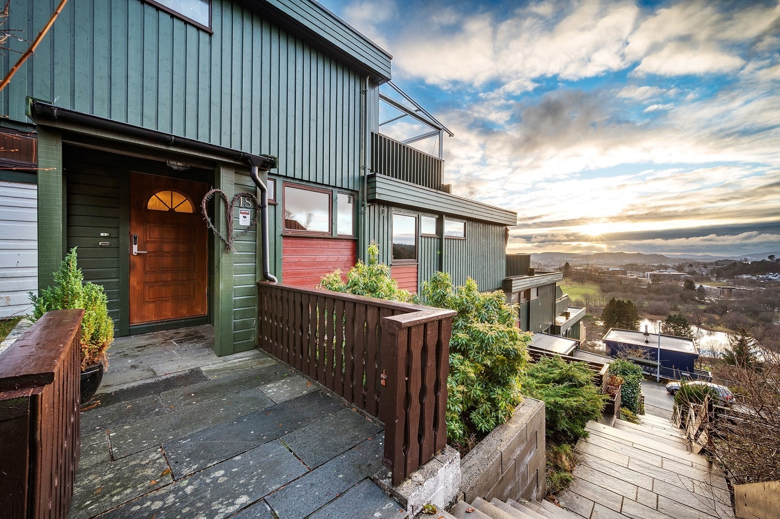 - Privat inngangsparti. Velkommen inn til ditt nye hjem! - Galleribilde