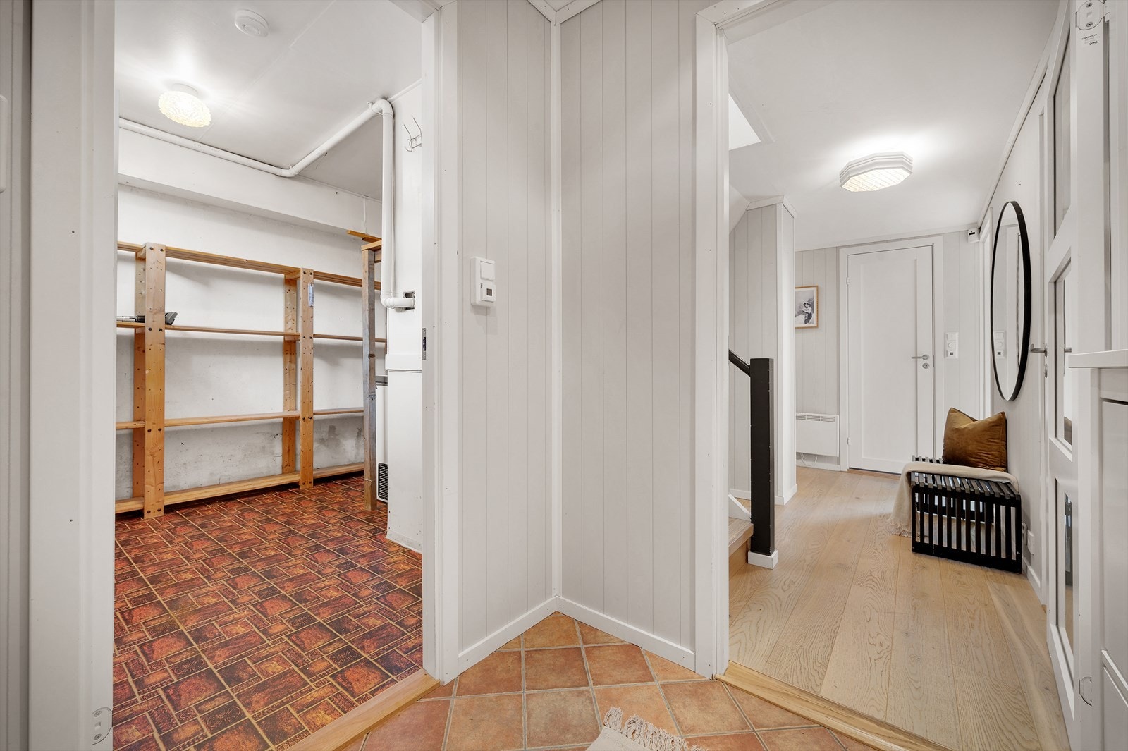 - Innvendig bod på hele 8,6m² med praktiske hylleløsninger - Galleribilde