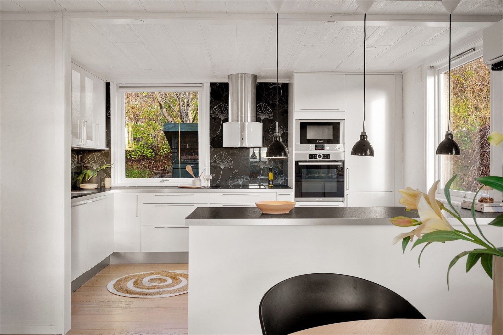 - Delikat kjøkken fra kvalitetsleverandøren Norema med helintegrerte hvitevarer - Galleribilde