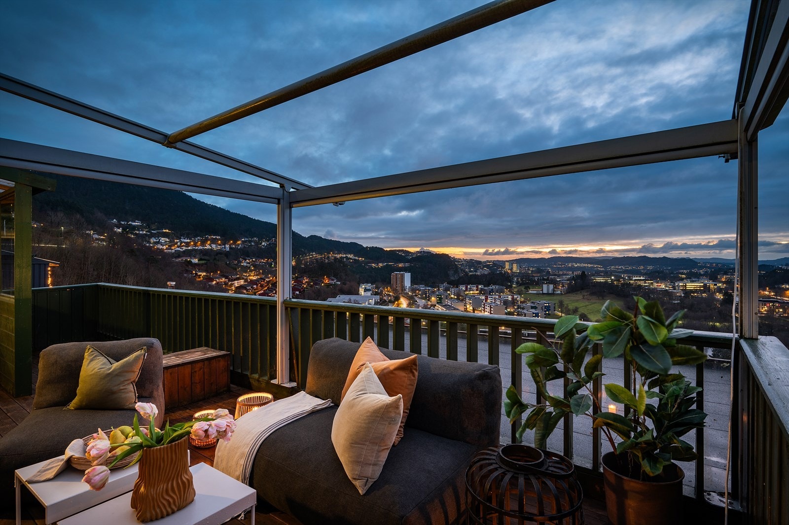 - Nyt svært gode solforhold på 2 private uteplasser - Galleribilde