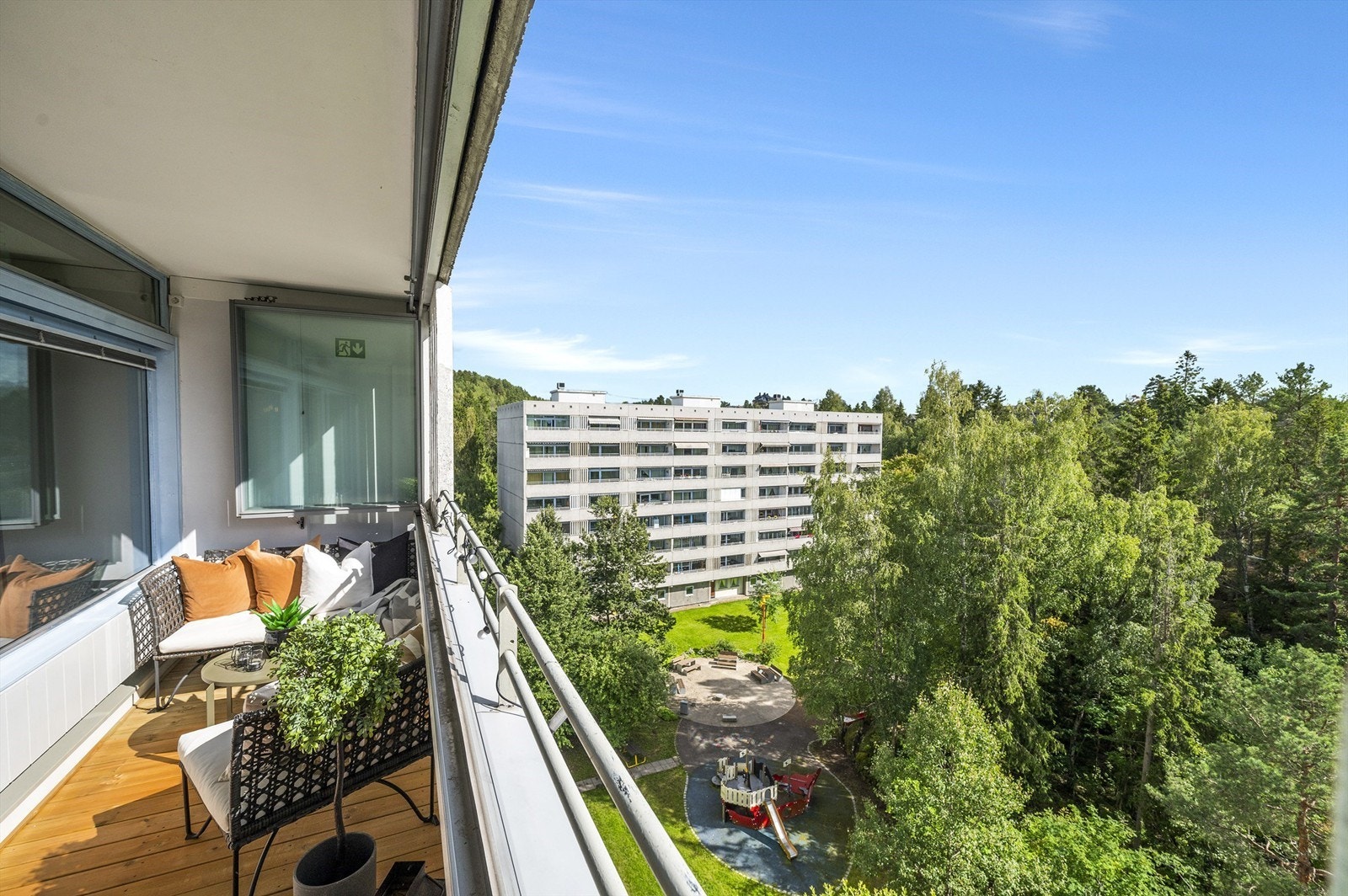 Dette er den perfekte leiligheten for deg som ønsker enkel og rask tilgang til det meste sentrum har å by på - samtidig som du kan trekke deg godt tilbake med skjermet beliggenhet Galleribilde