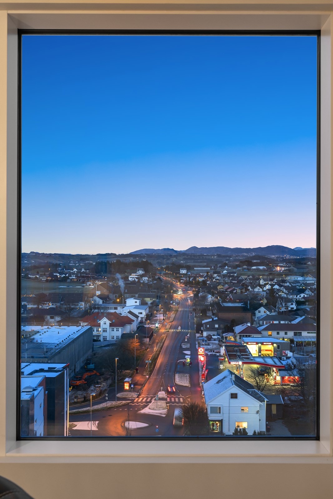 Leiligheten har panorama utsikt fra de fleste vindusflatene. Galleribilde