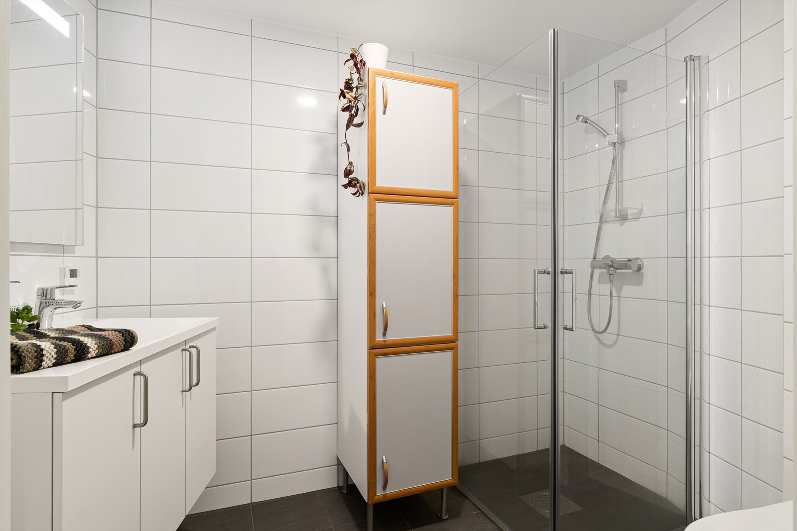 Det andre badet er også helfliset og tiltalende. Galleribilde