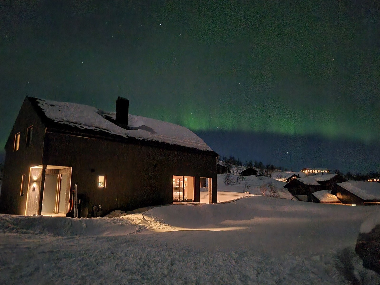 Vakkert nordlys kan oppleves fra tid til annen fra hytta Galleribilde