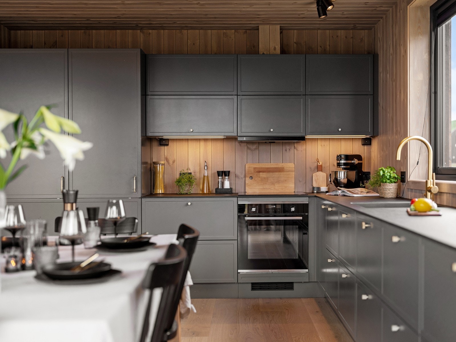 Godt med skap- og benkeplass Galleribilde