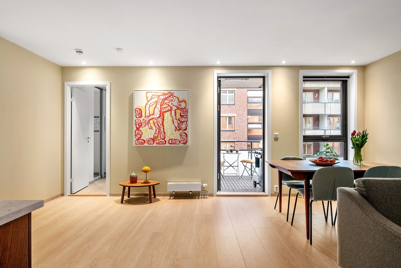 Ny solskjerming på alle vinduer og balkongdør i 2018 (Duette plissegardiner). Galleribilde