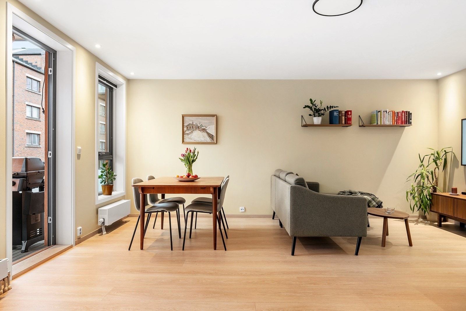 Stue med plass til sofagruppe og spisebord Galleribilde