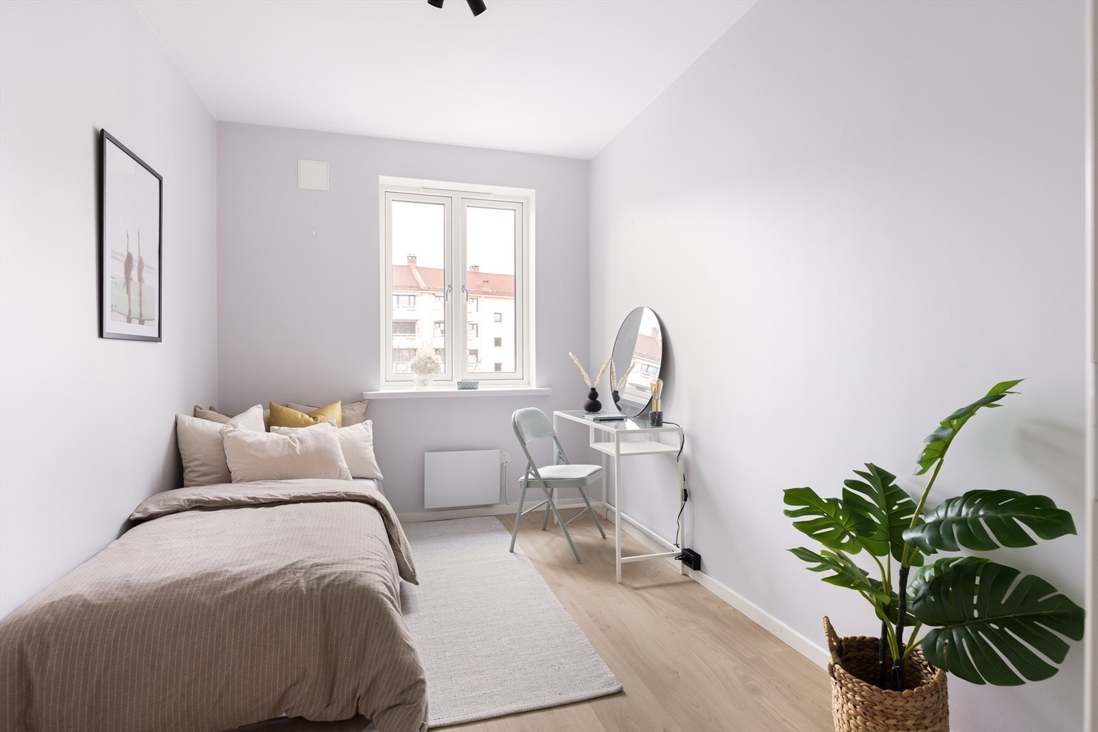 - Soverom 2 av god størrelse og egner seg ypperlig som gjesterom, barnerom eller kontor - Galleribilde