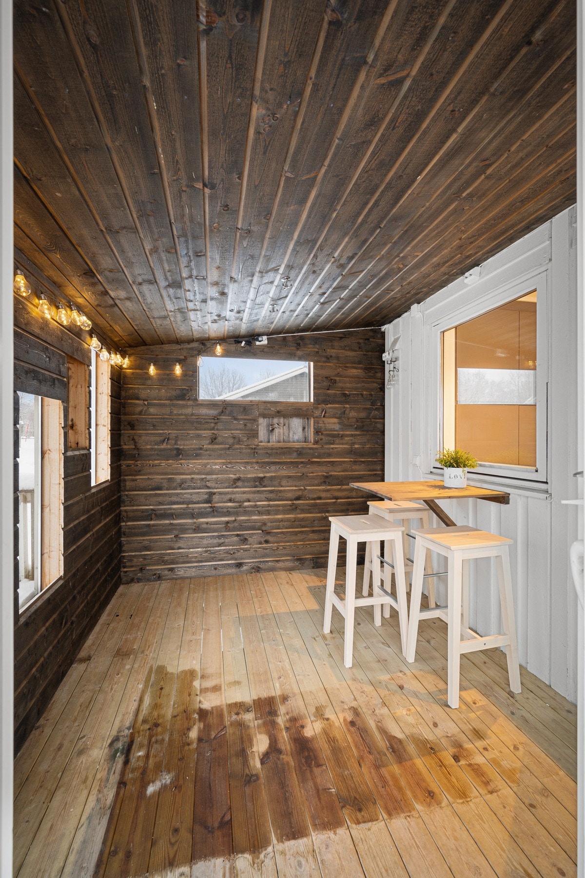 Hyggelig vinterhage med adkomst fra kjøkken/spisestue Galleribilde