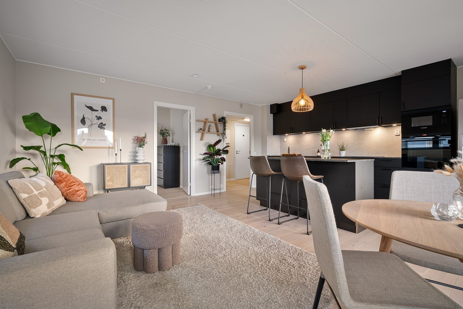 Takhøyden i stuen er mål til ca 2.47m. Galleribilde