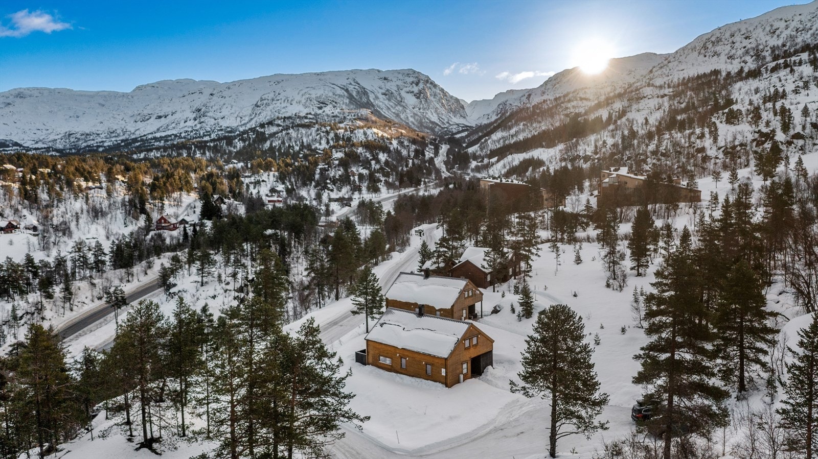 Her er man omgitt av flott turterreng både sommer og vinter, med flere ski- og lysløyper like utenfor døren Galleribilde