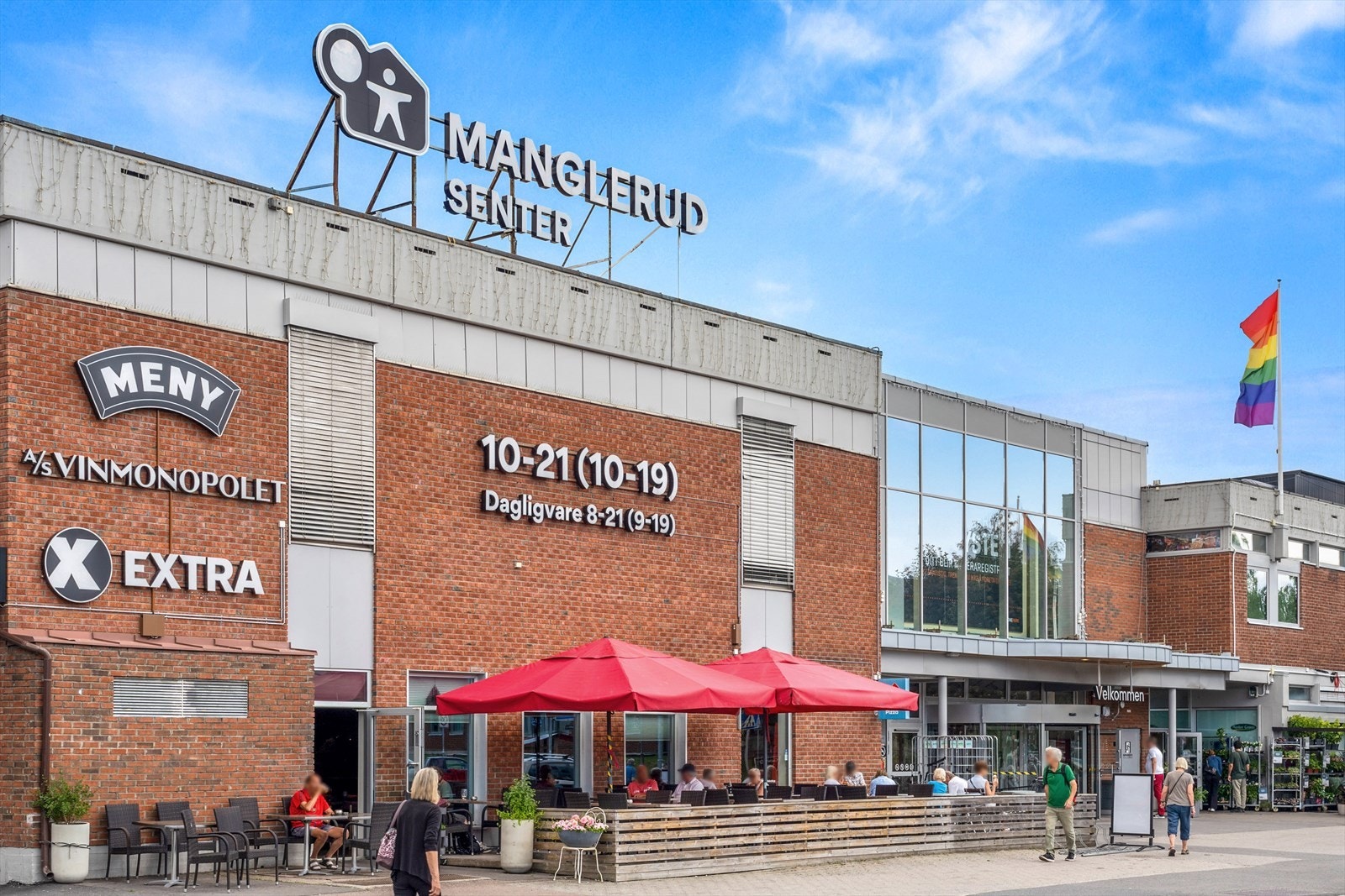 Hverdagshandelen og ærender kan gjøres unna på Manglerud senter med en rekke utvalg av butikker og servicetilbud. Galleribilde