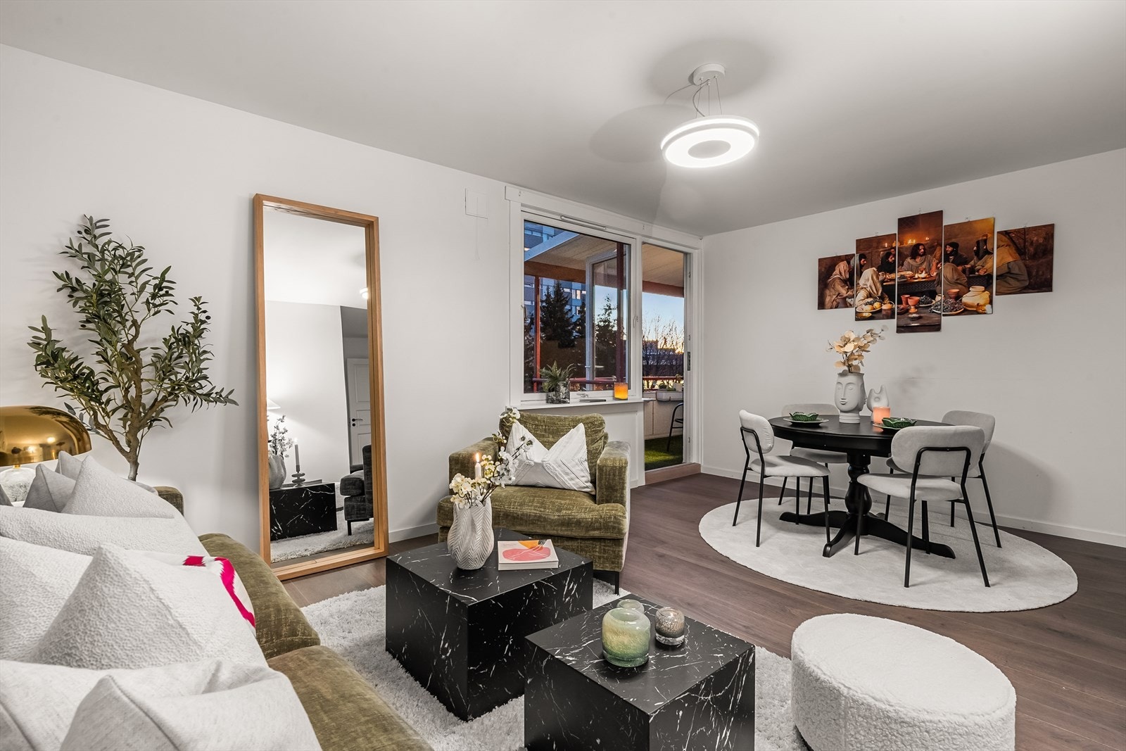 Varmtvann, kabelTV og internett er inkludert i felleskostandene. Galleribilde