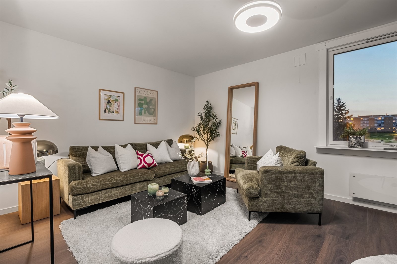 Kveldsstemning i stuen. Galleribilde