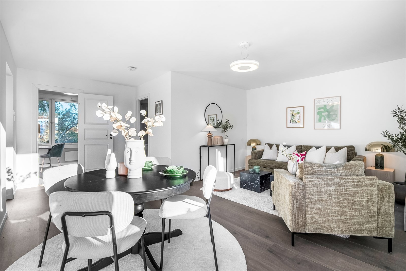 Ragnhild Feilberg v/DNB Eiendom har gleden av å presentere Rugveien 85! Galleribilde