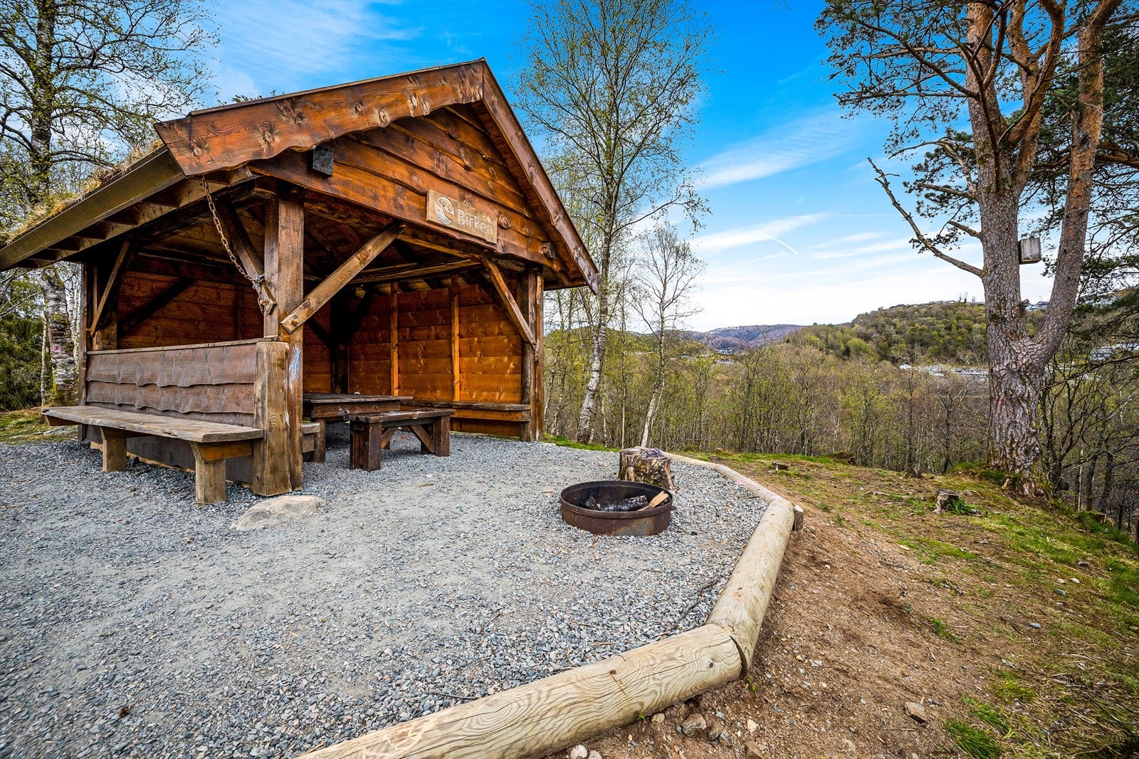 Rundt Birkelandsvannet er det flott turvei med gapahuk. Galleribilde