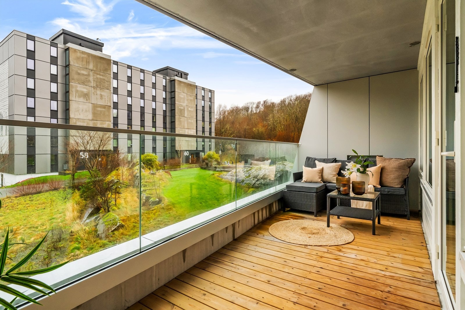 Velkommen til Elvenesvegen 64 - presentert av Therese Schutz Pettersen i Eiendosmegler Vest. Galleribilde