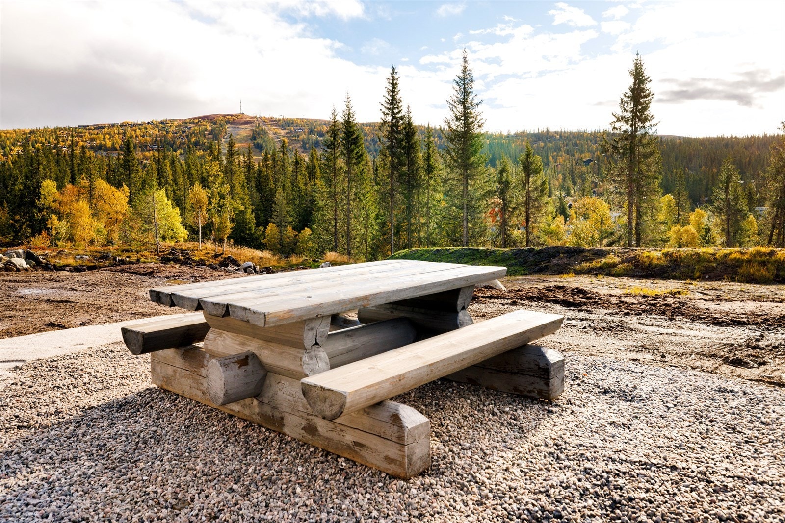 Haglebu byr på vakre naturopplevelser hele året, med fine muligheter for fisking, bading og fjellvandring sommerstid, samt skiturer og alpinopplevelser vinterstid. Galleribilde