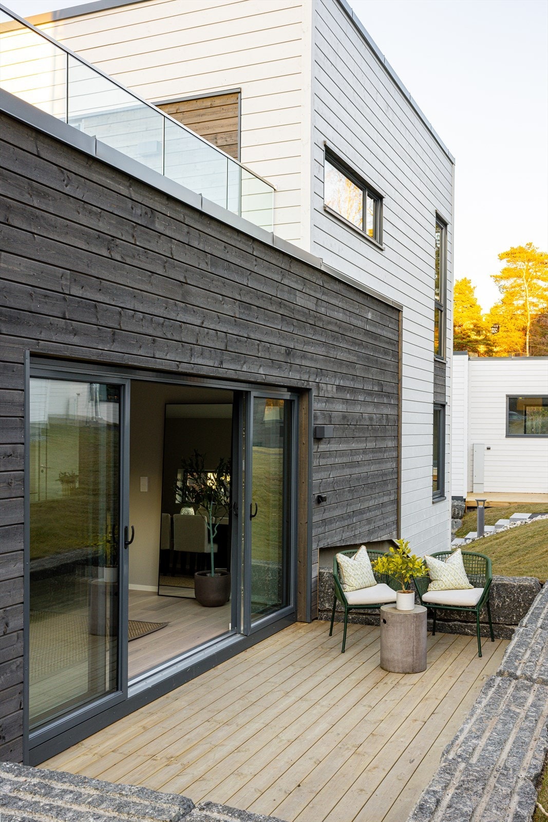 Terrasse med adkomst fra spisestue. Galleribilde