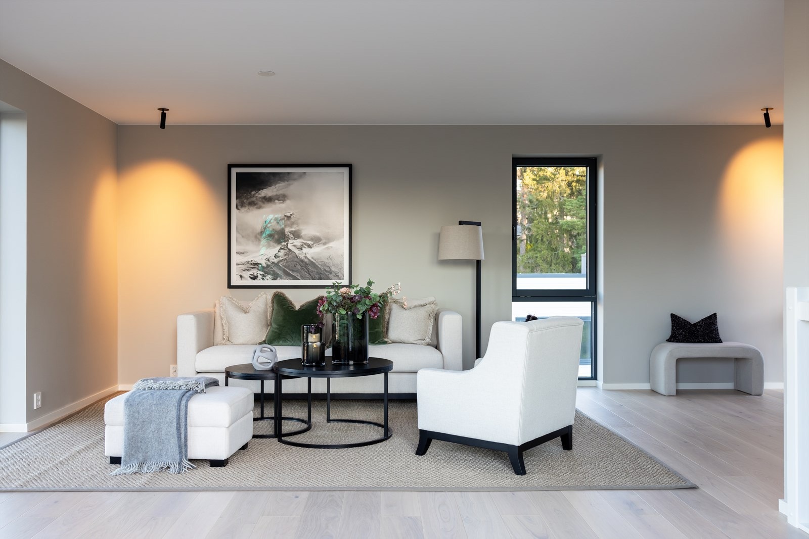 Stuen har gode møbleringsmuligheter. Galleribilde