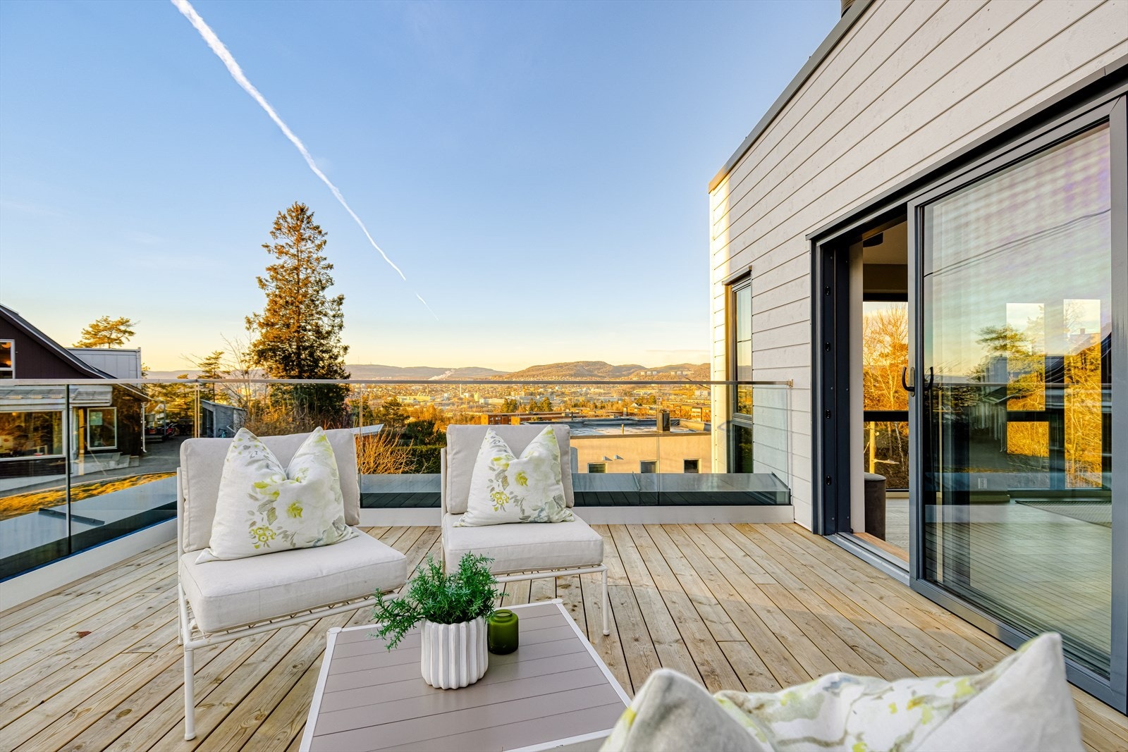 Det er stikkontaktuttak på terrassen. Galleribilde