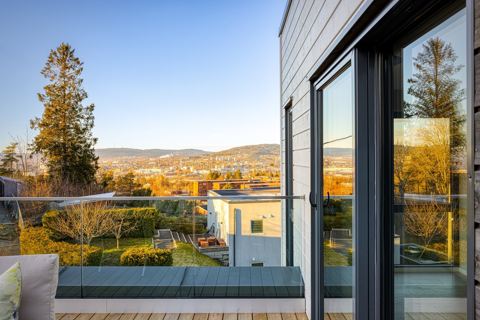 Lite innsyn fra naboer. Galleribilde