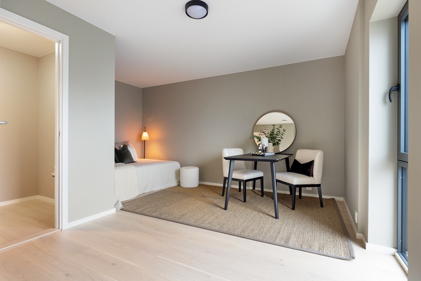 3 av boligens 4 soverom ligger i 1. etasje. Galleribilde