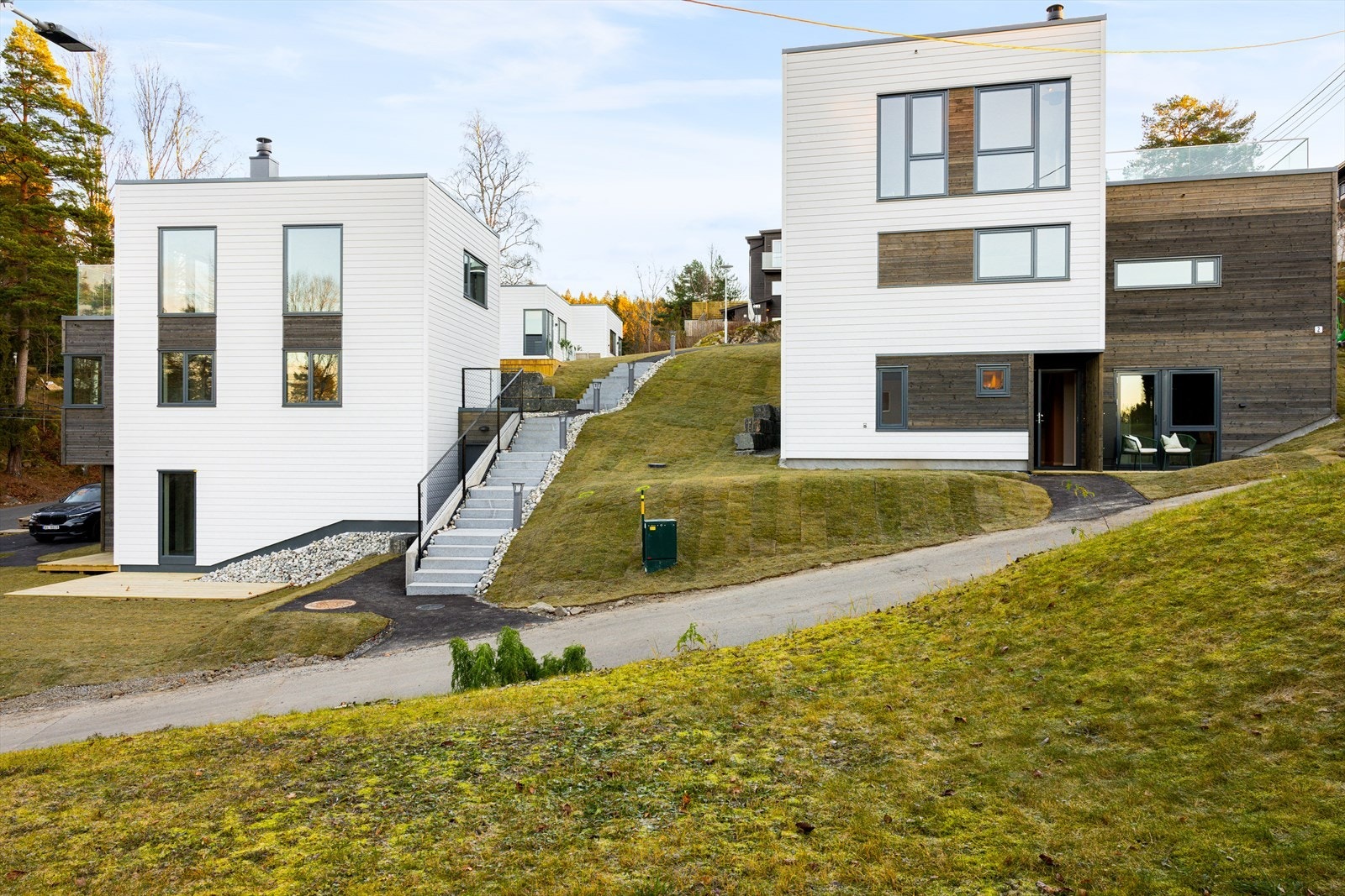 Boligen er en del av sameiet Hellerudhøyden som består av 7 boligseksjoner. Galleribilde