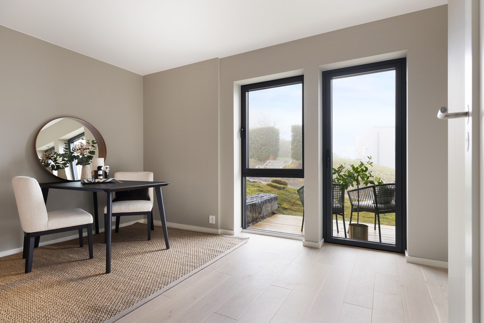 Fra soverommet er det adkomst til en markterrasse. Galleribilde