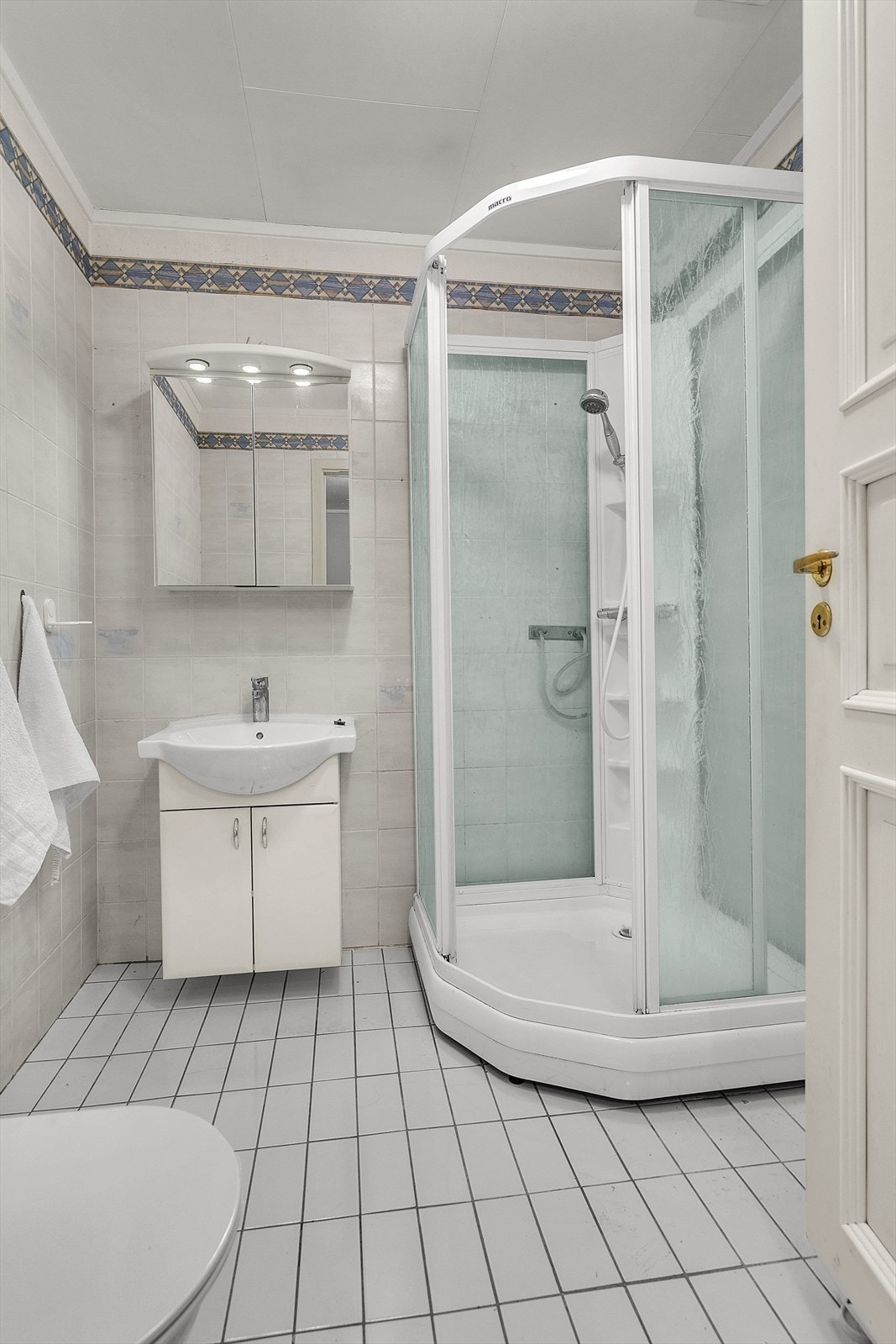 Videre har vi leilighetens bad. Galleribilde