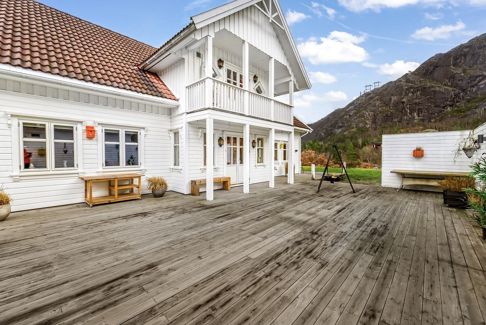 Her har du god plass til grill og hagemøbler. Galleribilde