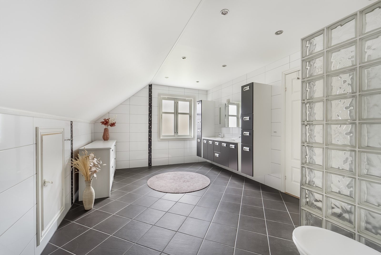 Fliselagt gulv med varmekabler. Galleribilde