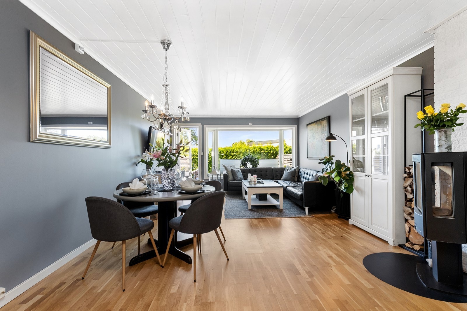 Plass til å dekke langbord. Galleribilde