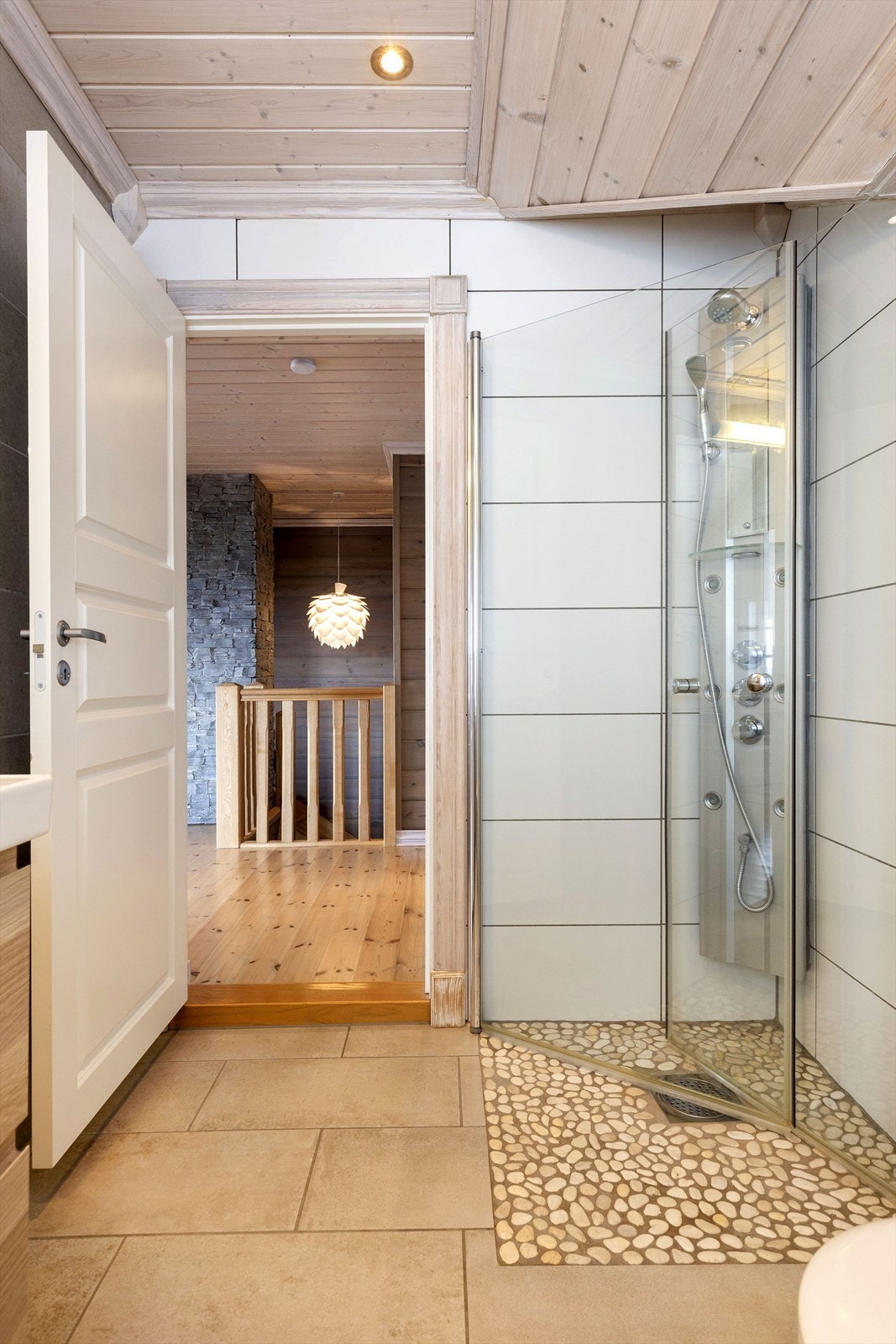 Pent helfliset bad i 2. etg Galleribilde