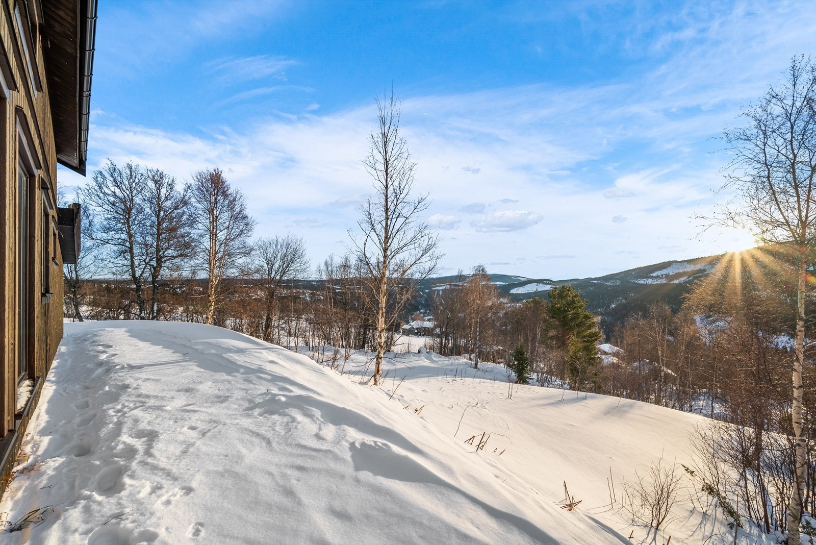 Områdene rundt kan friste med flotte turmuligheter sommer som vinter, og nærheten til Trollheimen med blant annet Ilfjellet, gir utall av muligheter for toppturer og fantastiske turopplevelser for hele familien Galleribilde