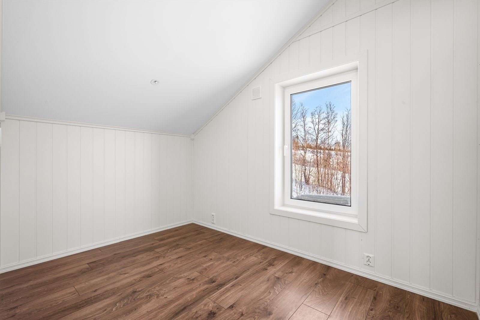 Begge soverommene har downlights i himling Galleribilde