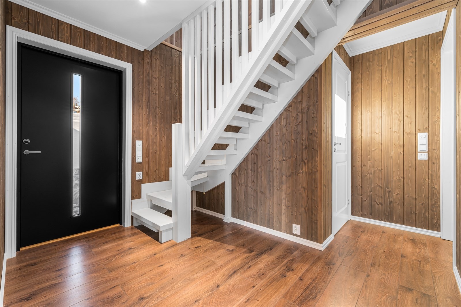 Også i gang er det downlights i himling og gulvvarme Galleribilde