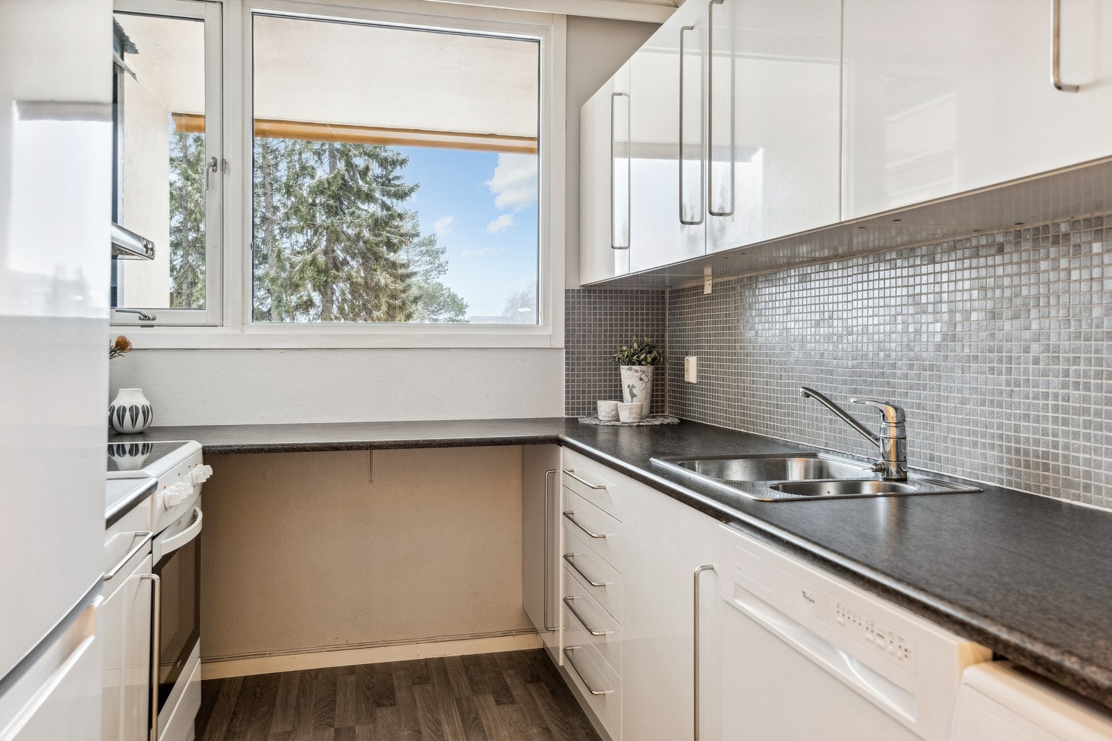 Kjøkkenet ligger i eget rom og har et arel på ca. 6,5 kvm. Galleribilde