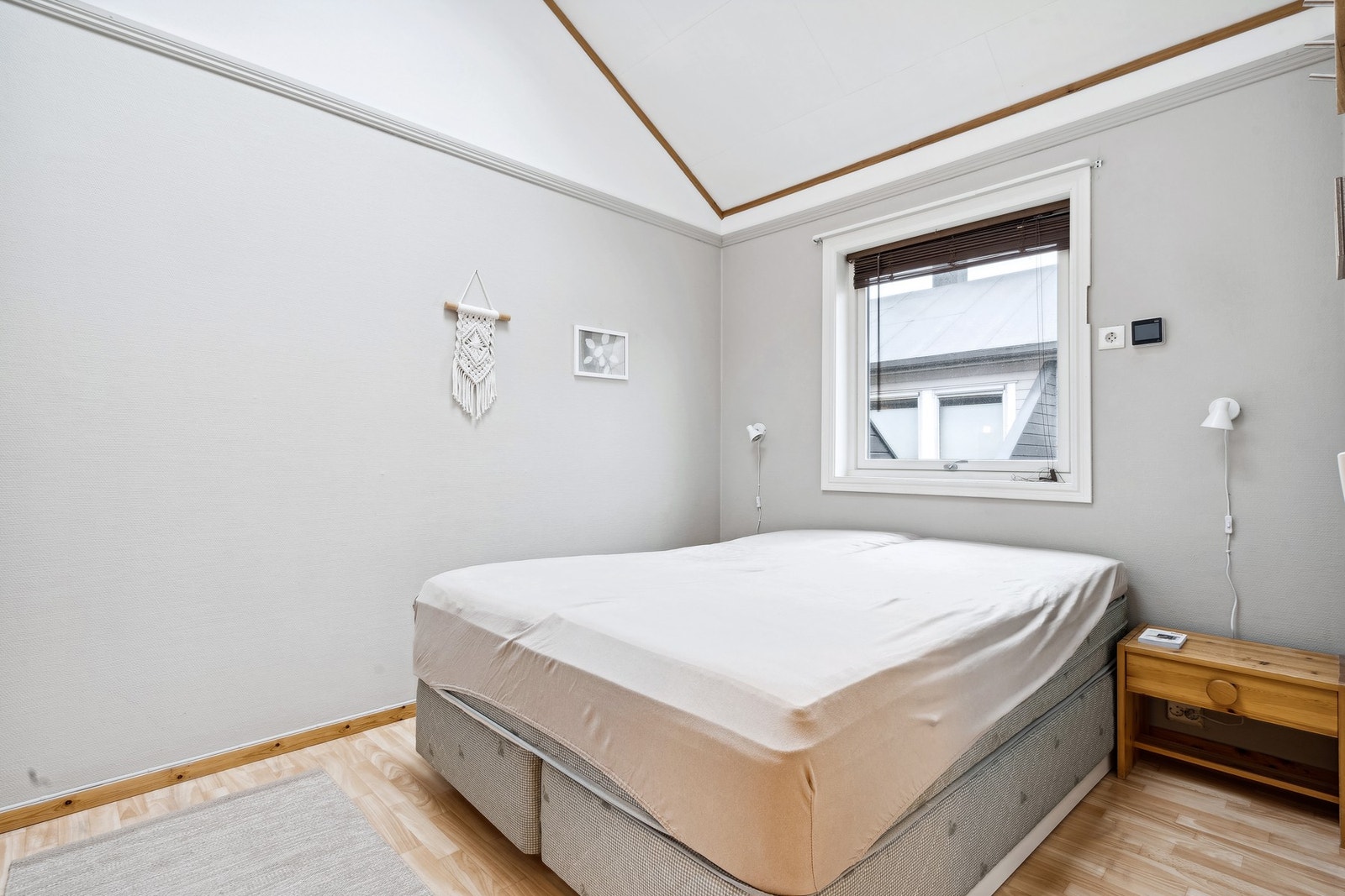 Leiligheten har to romslige soverom med tilnærmet lik størrelse Galleribilde