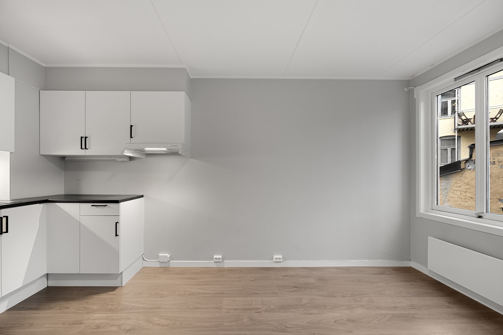 Åpen stue/kjøkkenløsning med flere gode soner Galleribilde