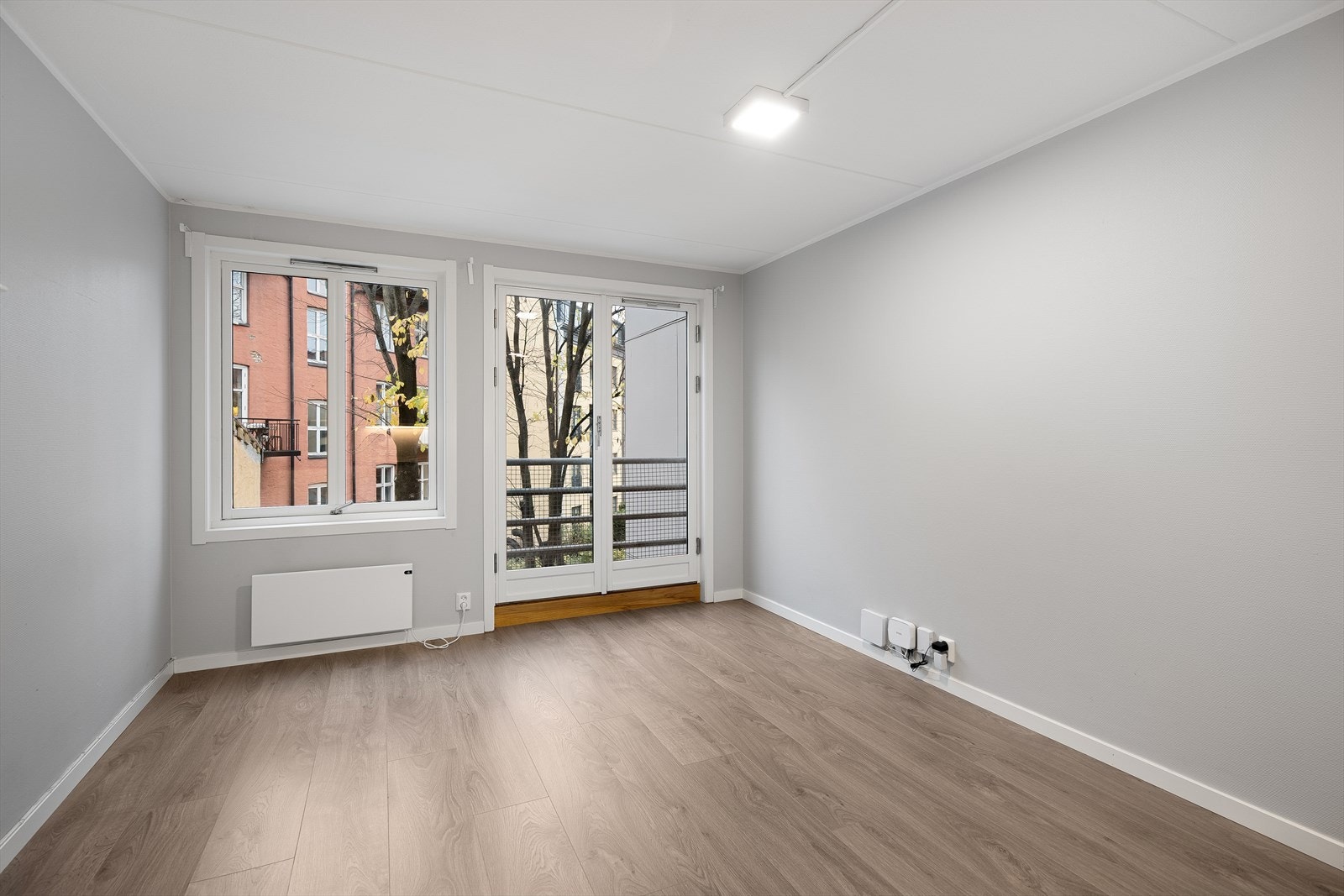 Godt med naturlig lys inn i leiligheten - Mangle muligheter for møblering Galleribilde