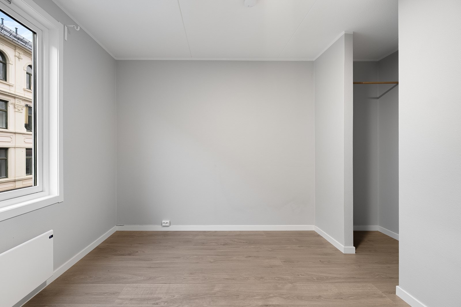 Soverommet har en praktisk walk in løsning. Galleribilde