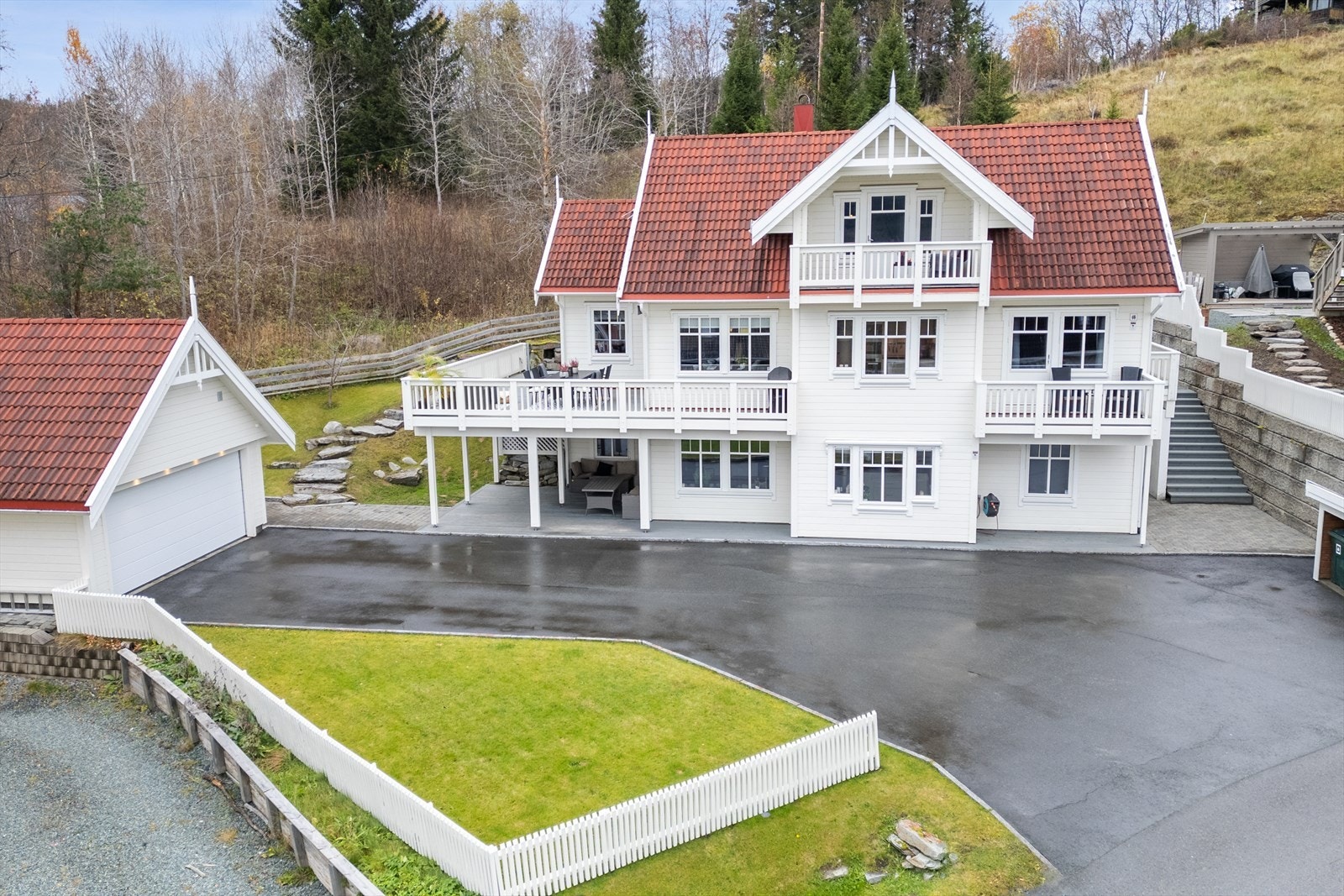 Velkommen til Paul Røstads veg 46 - En gjennomført enebolig med høy standard, nydelig utsikt og fin beliggenhet Galleribilde