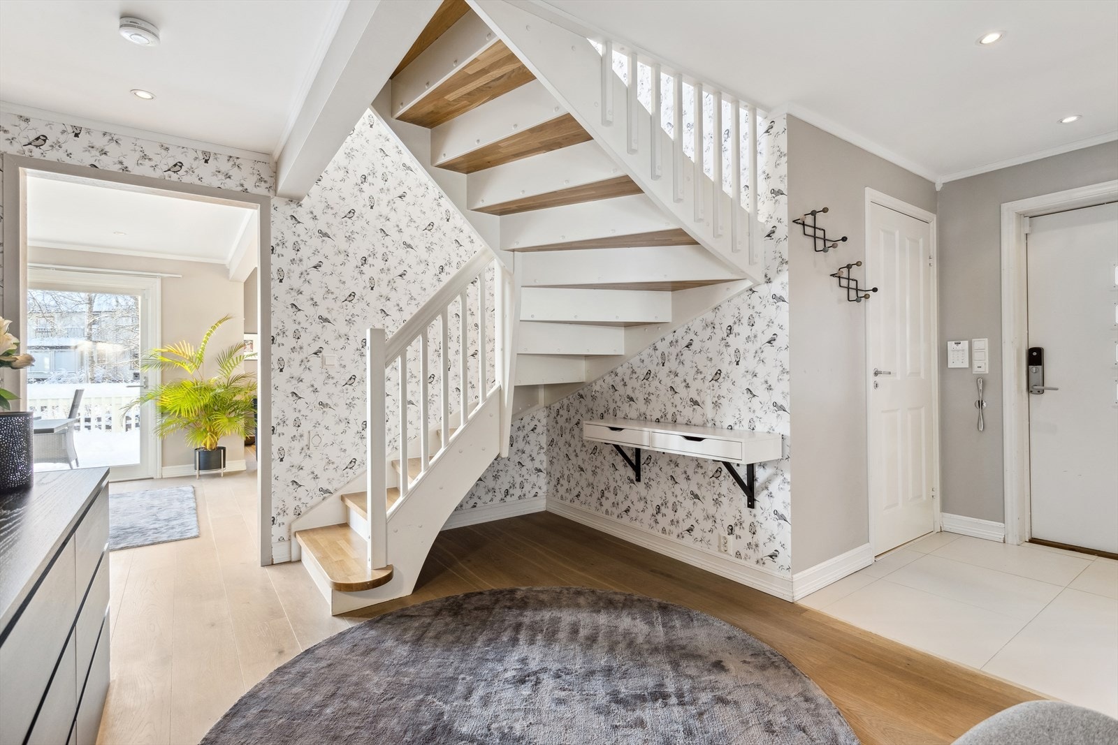 Trappen opp følger oss til boligens 2. etasje. Galleribilde