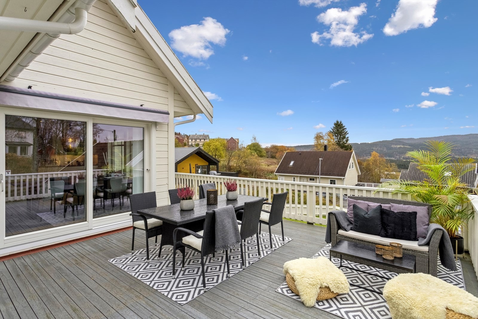 Her får du ypperlig plassering i et nydelig område med tomt på romslige 847 kvm. Galleribilde