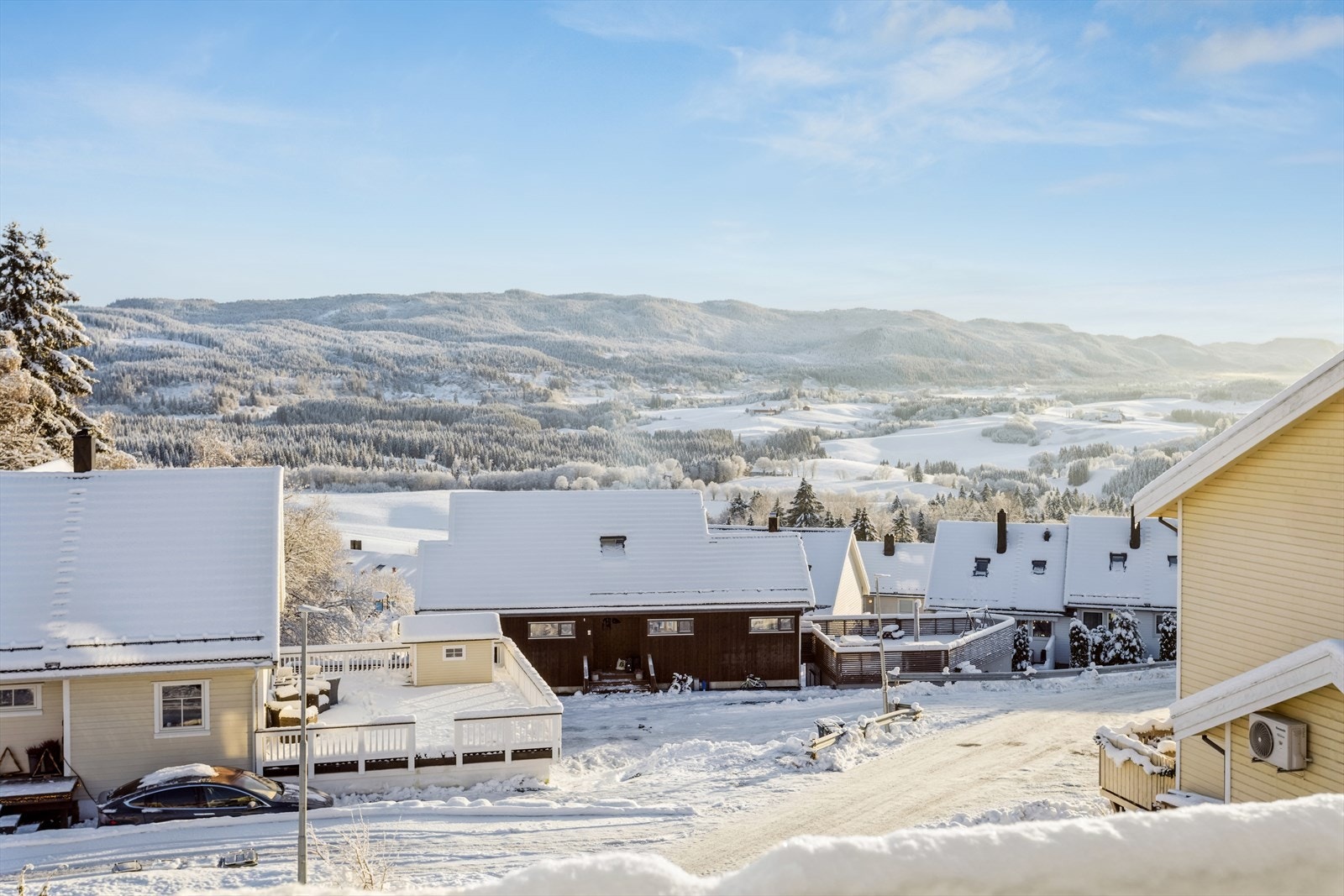 Fra døra er det gangavstand til et godt utvalg med skiløyper, turstier og andre fritidsaktiviteter. Galleribilde
