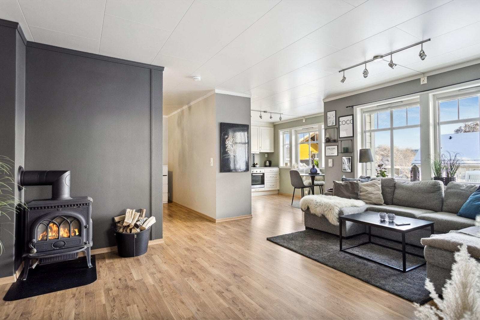 Leieinntekter på 10.000,- som vil følge ny eier om det er ønskelig. Galleribilde