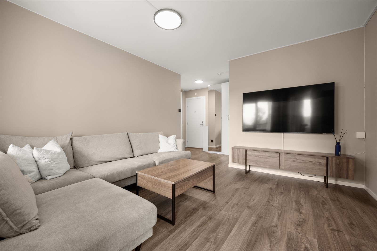 Leiligheten ligger i 3.etasje med heisadkomst. Galleribilde