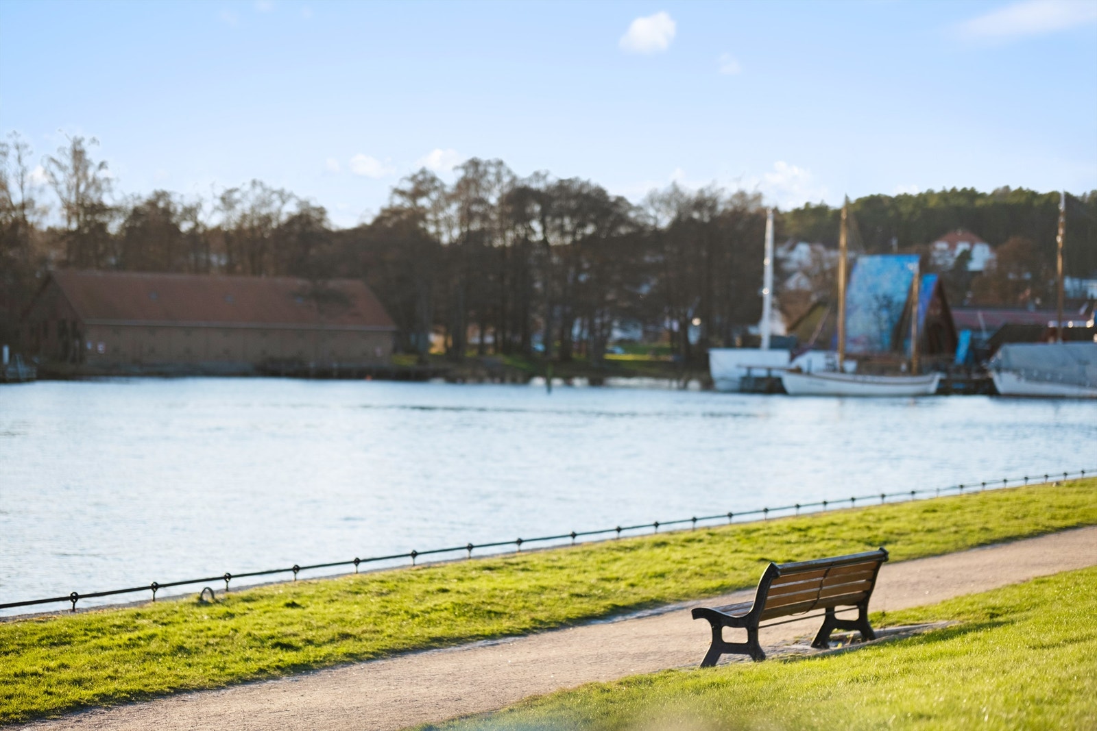 Den idylliske elvepromenaden leder fra Cicignon til sentrumskjernen, og har også forgrening til Glommastien. Galleribilde